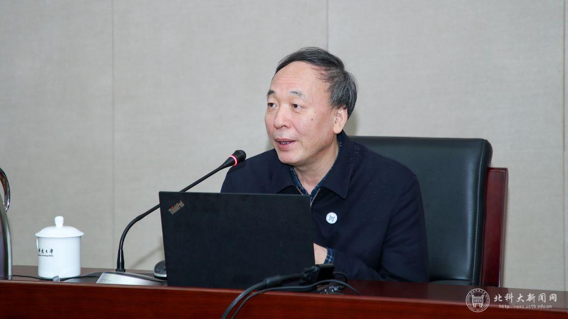 院士本人.jpg